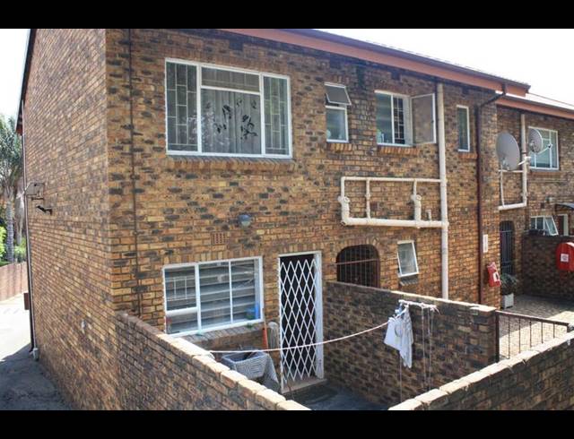 3 BEDROOM TOWNHOUSE FOR SALE IN CROYDON
